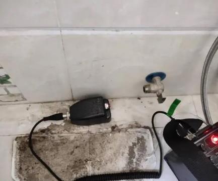 鄂托克前屋顶漏水维修公司分享下卫生间漏水的危害及解决方法